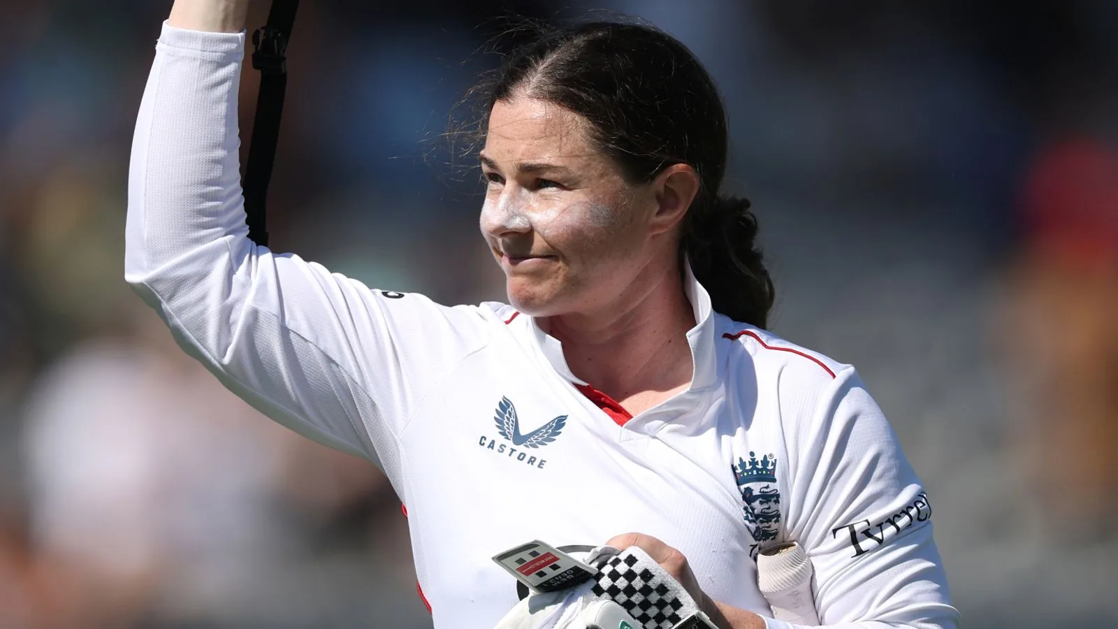 England vs India: Heather Knight and Tammy Beaumont fall cheaply as hosts face huge defeat